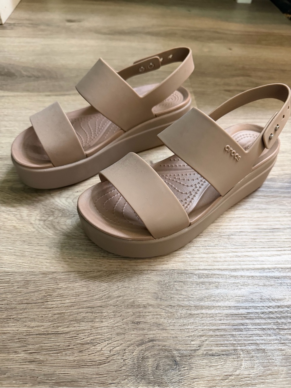 CROCS Women’s Platform Sandal